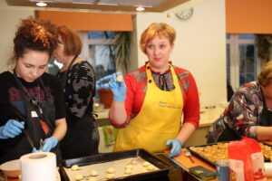 Kui soovid veeta meeldiva õhtupooliku heas seltskonnas uusi oskusi omandadas, ootame sind kokanduskursustele. Tallinna Rahvaülikoolis on alati põnevad toiduvalmistamise kursused. 